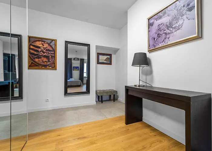 Piekna Grey * Βαρσοβία