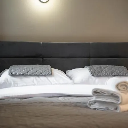 Piekna Grey Apartment