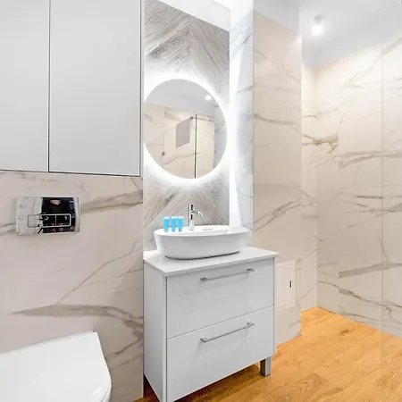 Piekna Grey Varsovie